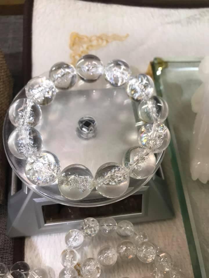 [HCM]VÒNG TAY ĐÁ THẠCH ANH TRẮNG TUYẾT 16MM NAM MỆNH KIM THỦY CUNG SANH TỰ NHIÊN MỚI đẹp lắmCHỈ 1300k ạ