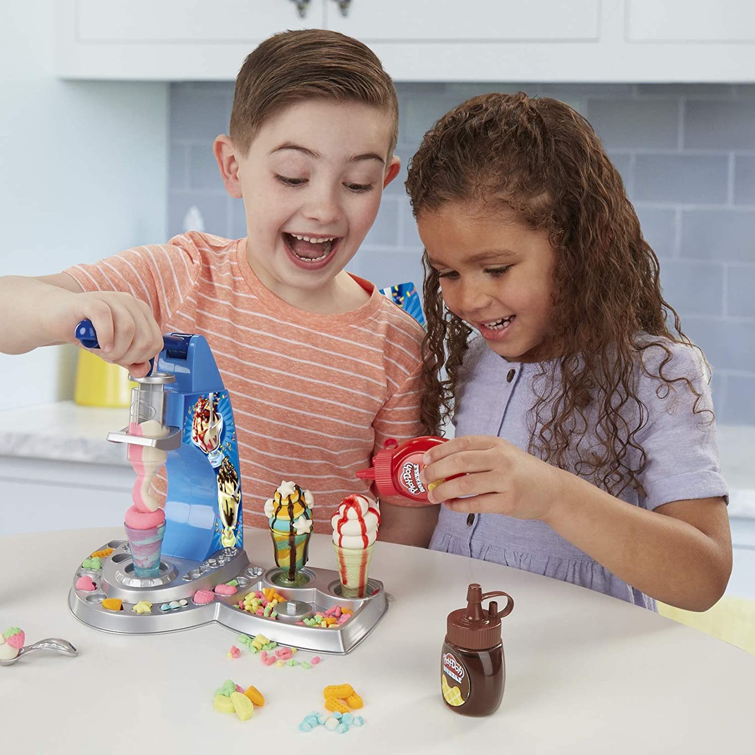 Đồ chơi PLAYDOH - Máy làm kem thần kì - Mã SP E6688