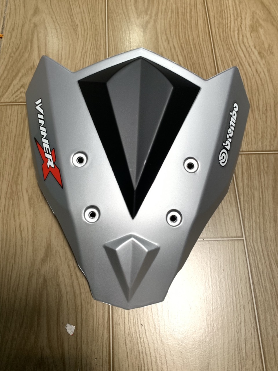 Chắn gió xe winner X V2 màu bạc