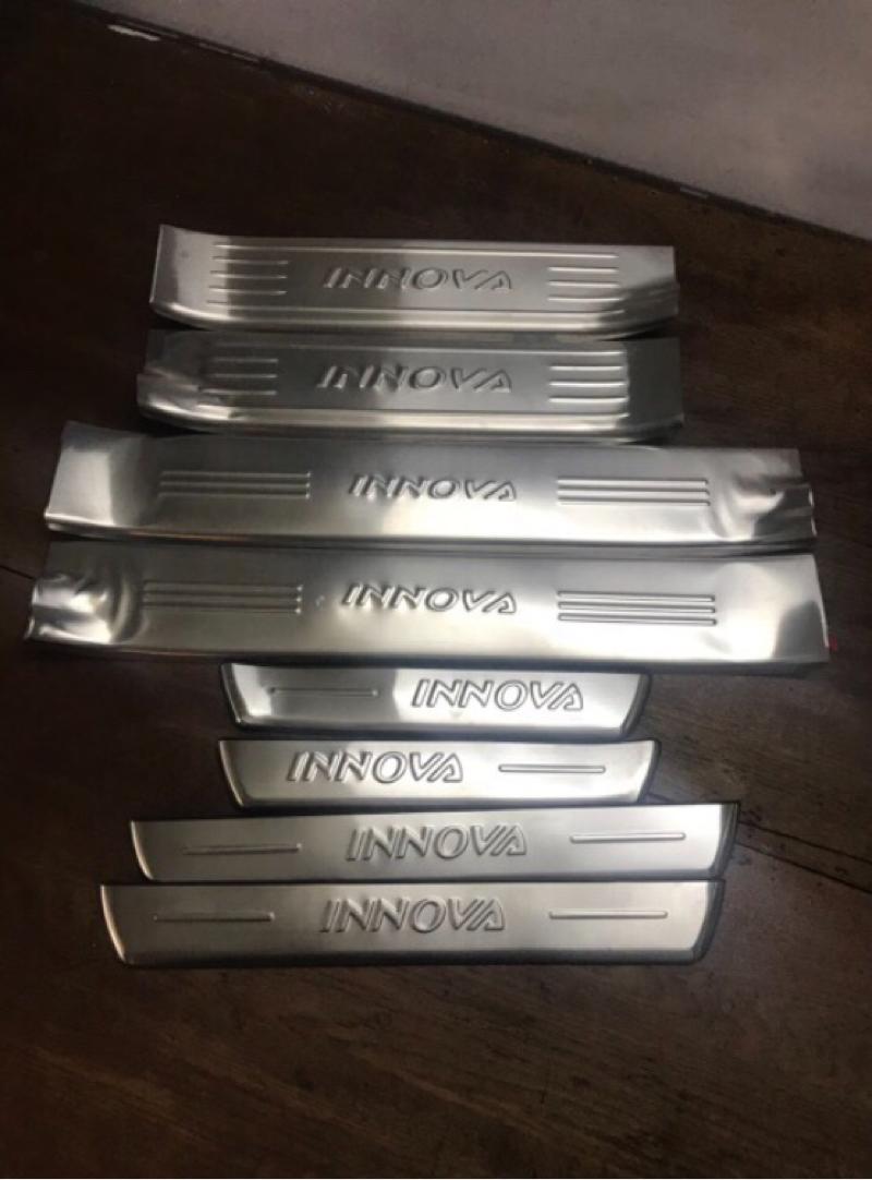 Ốp bậc trong ngoài innova 2017- 2018 - do choi xe hoi uy tin