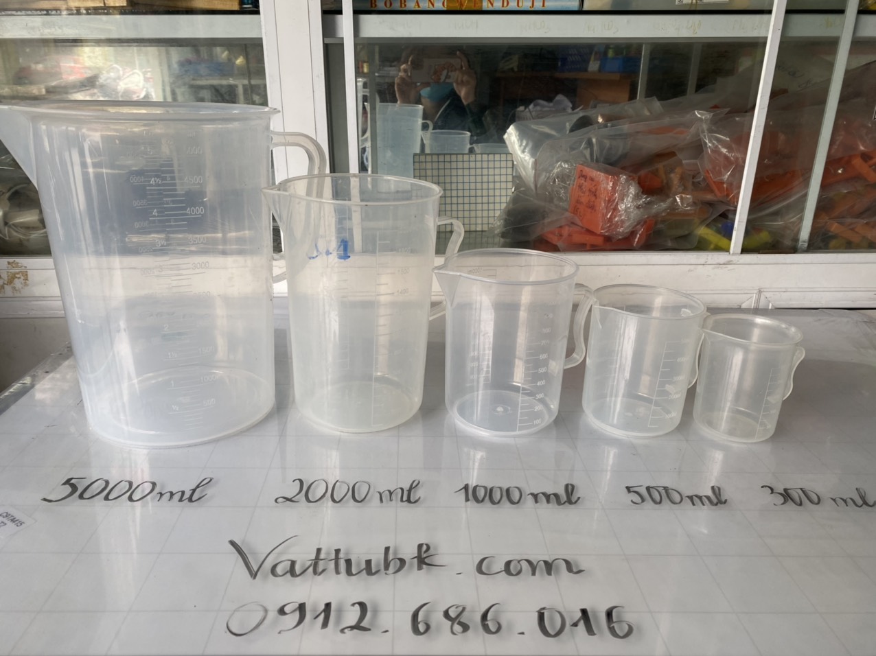Ca nhựa trong có chia vạch
