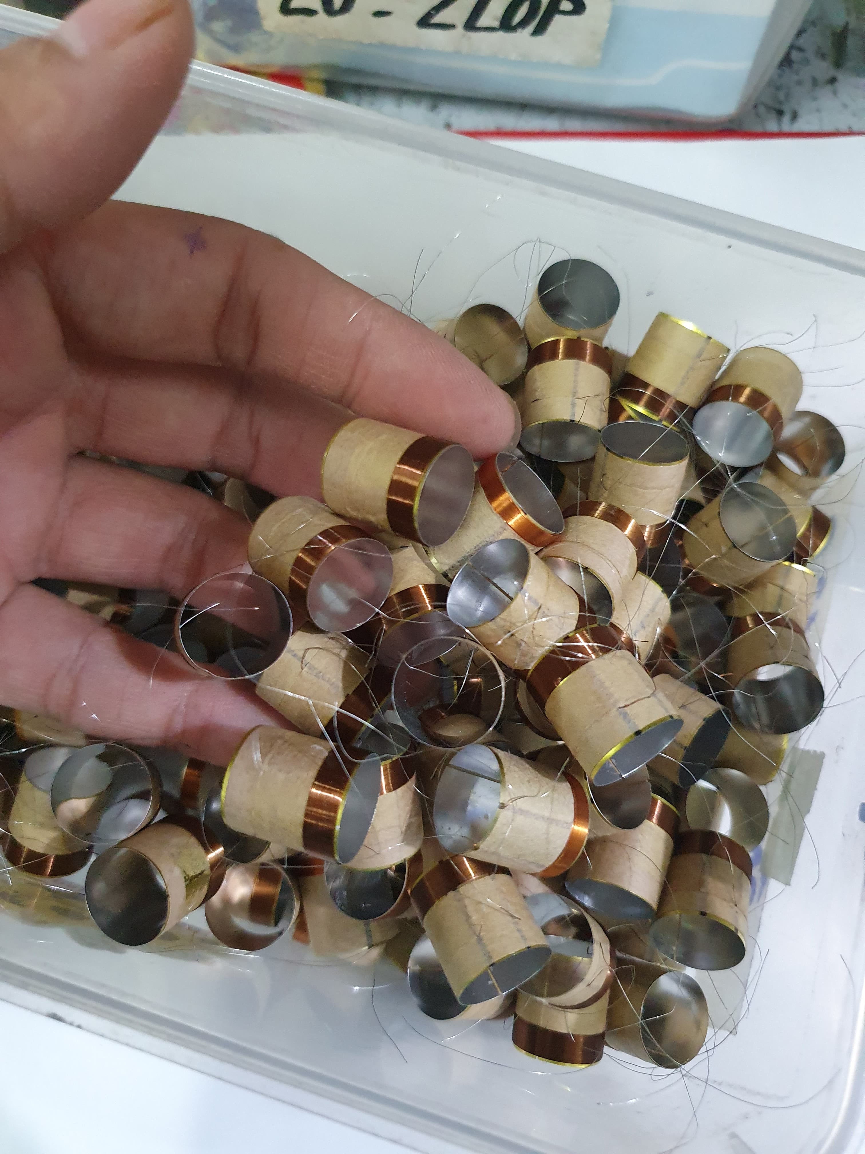 10 côn loa tép 2 từ cỡ 13,9