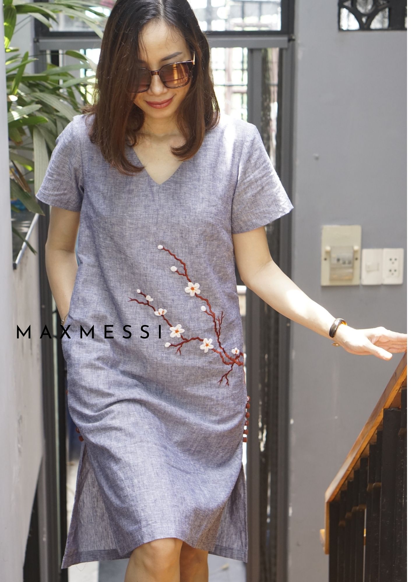 Đầm Linen thêu cổ tim LEA - MaxMessi