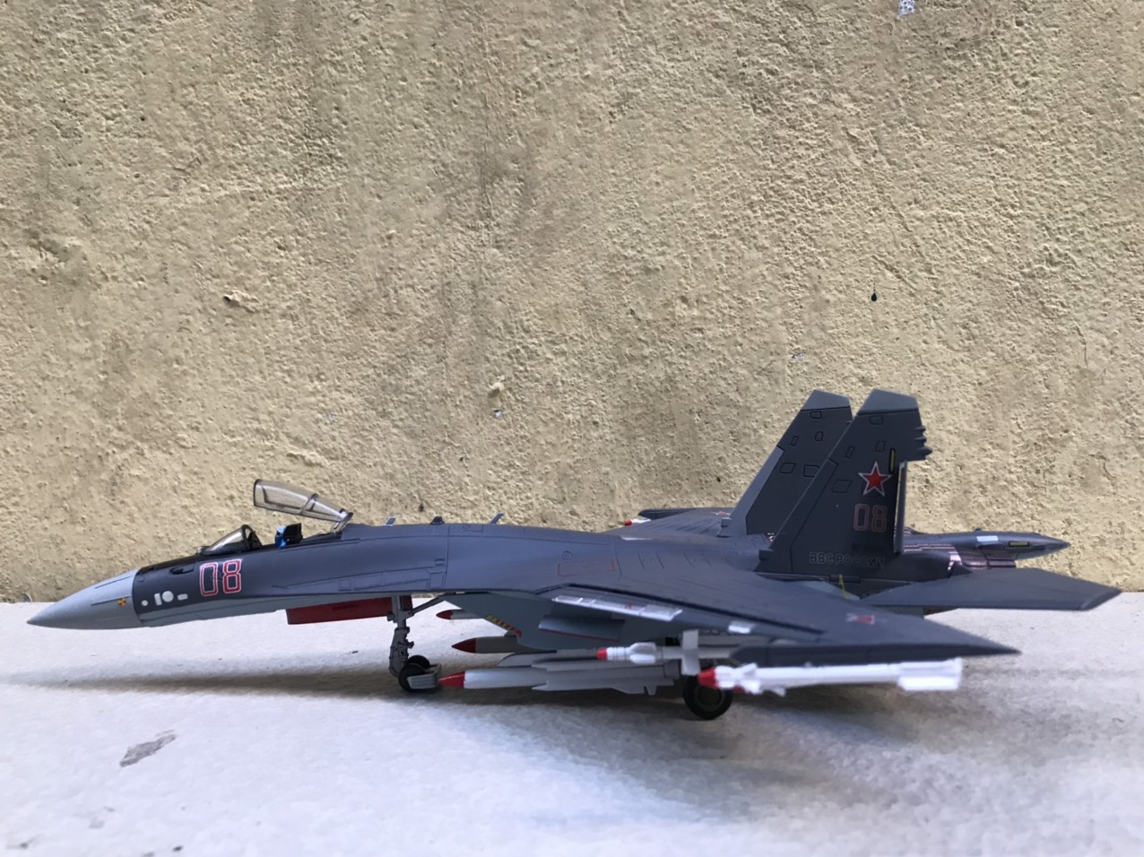 Su-35 Super Flanke Airplane Model 1:72