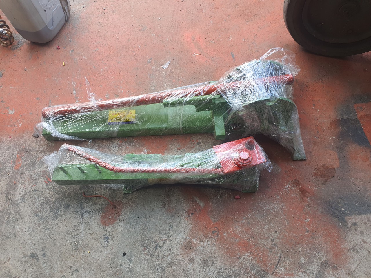 Bàn bẻ sắt phi 12-18 (xanh)