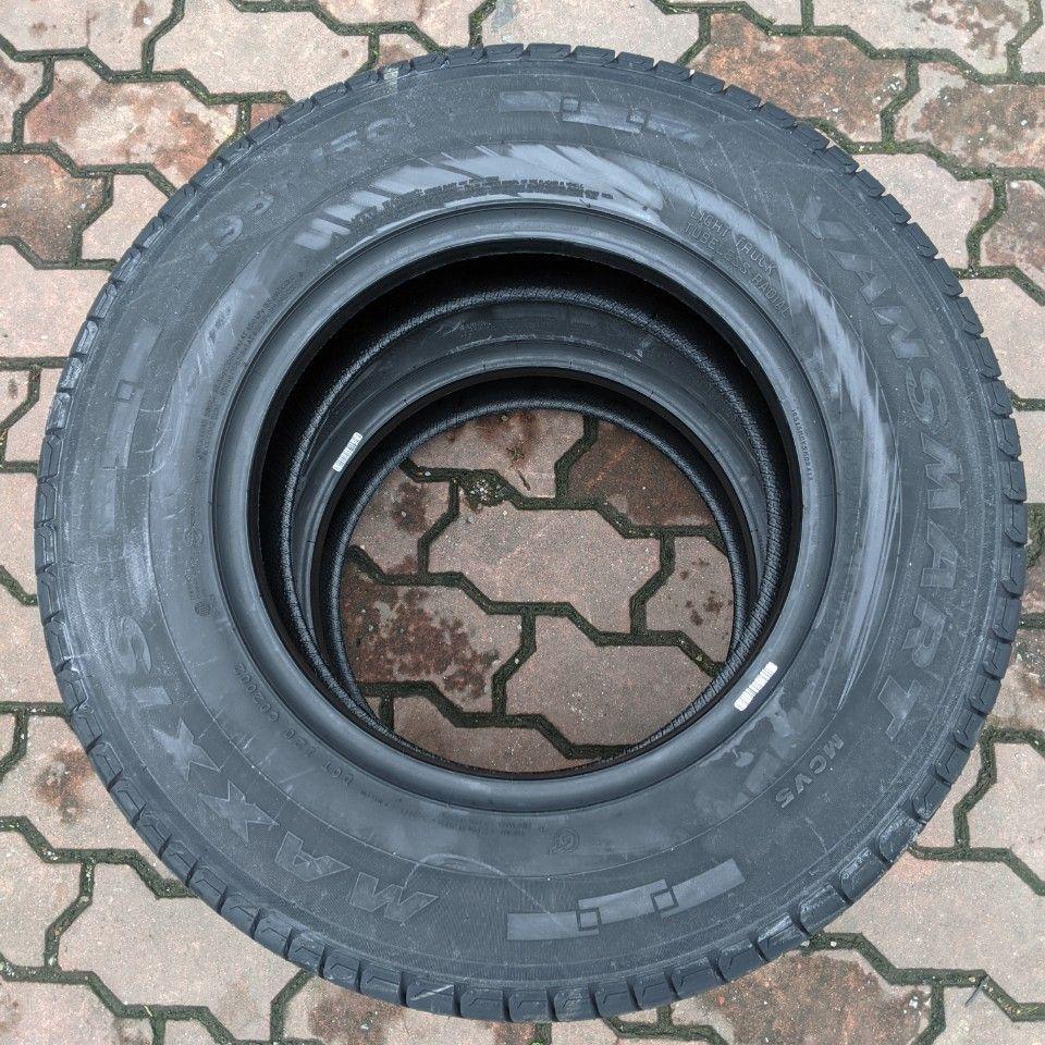 Lốp 215/70R15C 8PR Maxxis MCV5