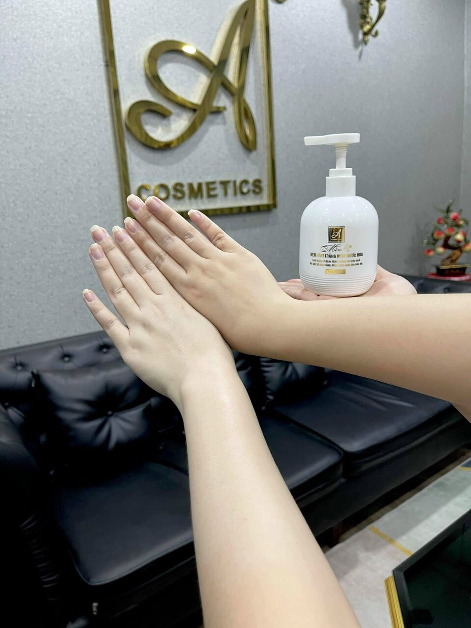 Kem Tắm Trắng Mềm Nước Hoa Acosmetics