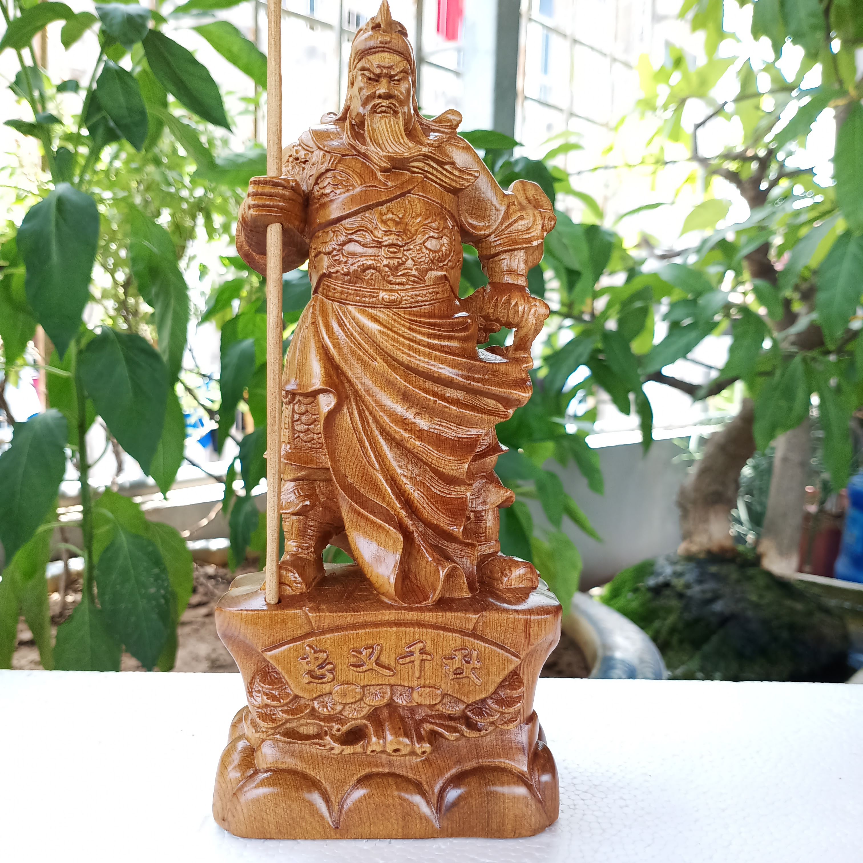 Tượng quan công gỗ bách xanh cao 20 cm
