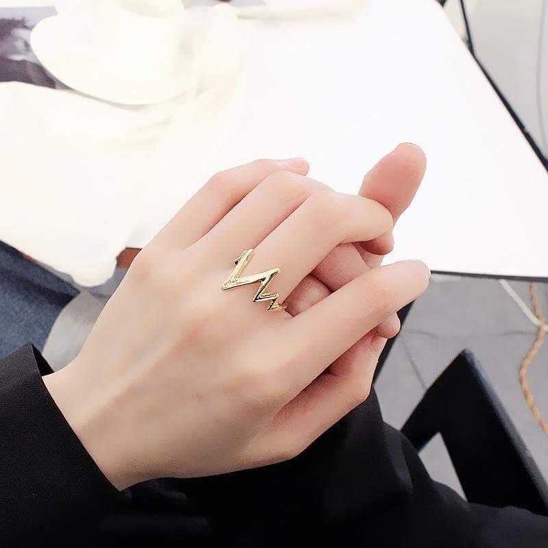 Nhẫn nhịp tim cá tính V50