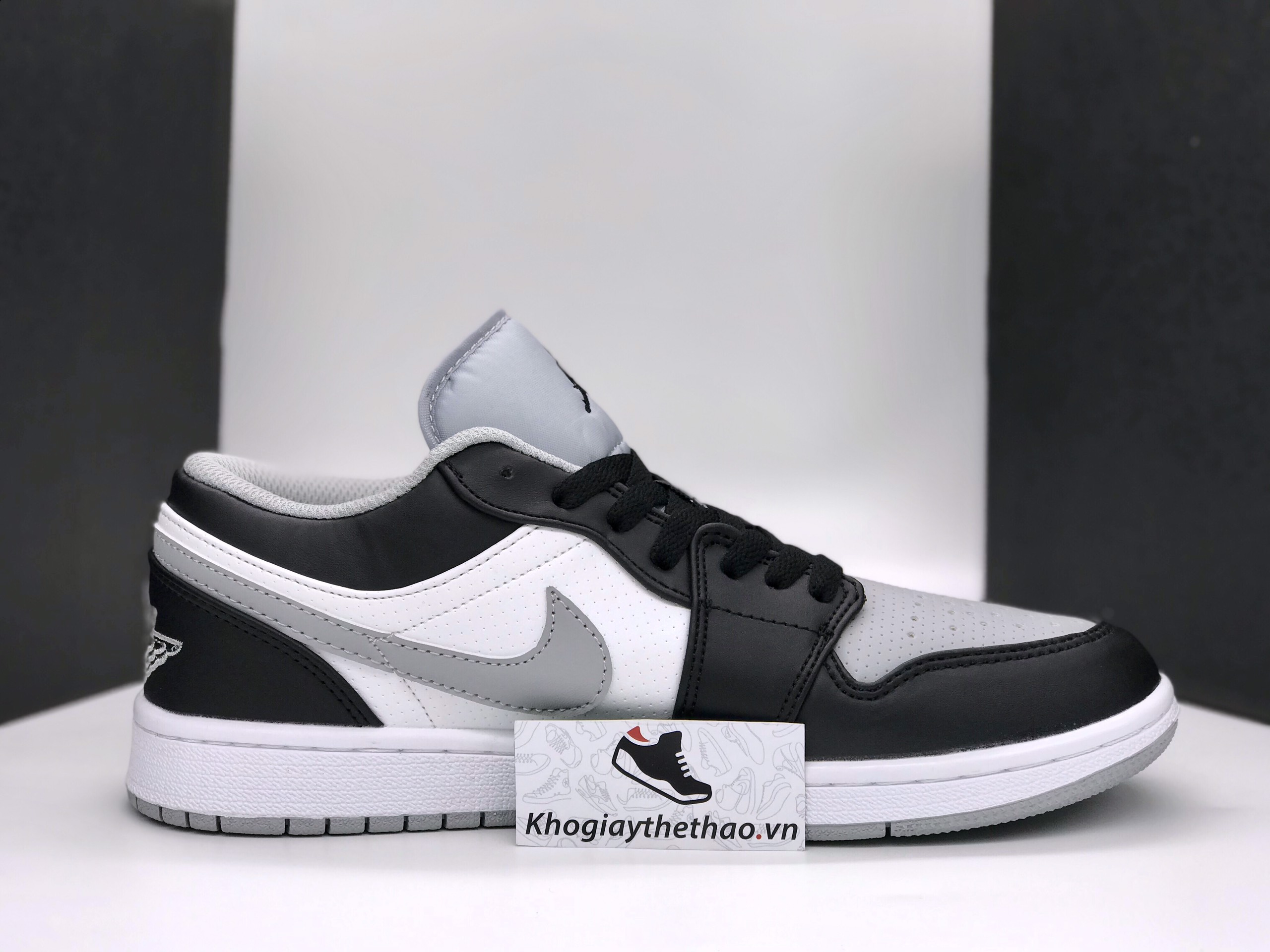 giày jordan1 cổ thấp đen trắng full box