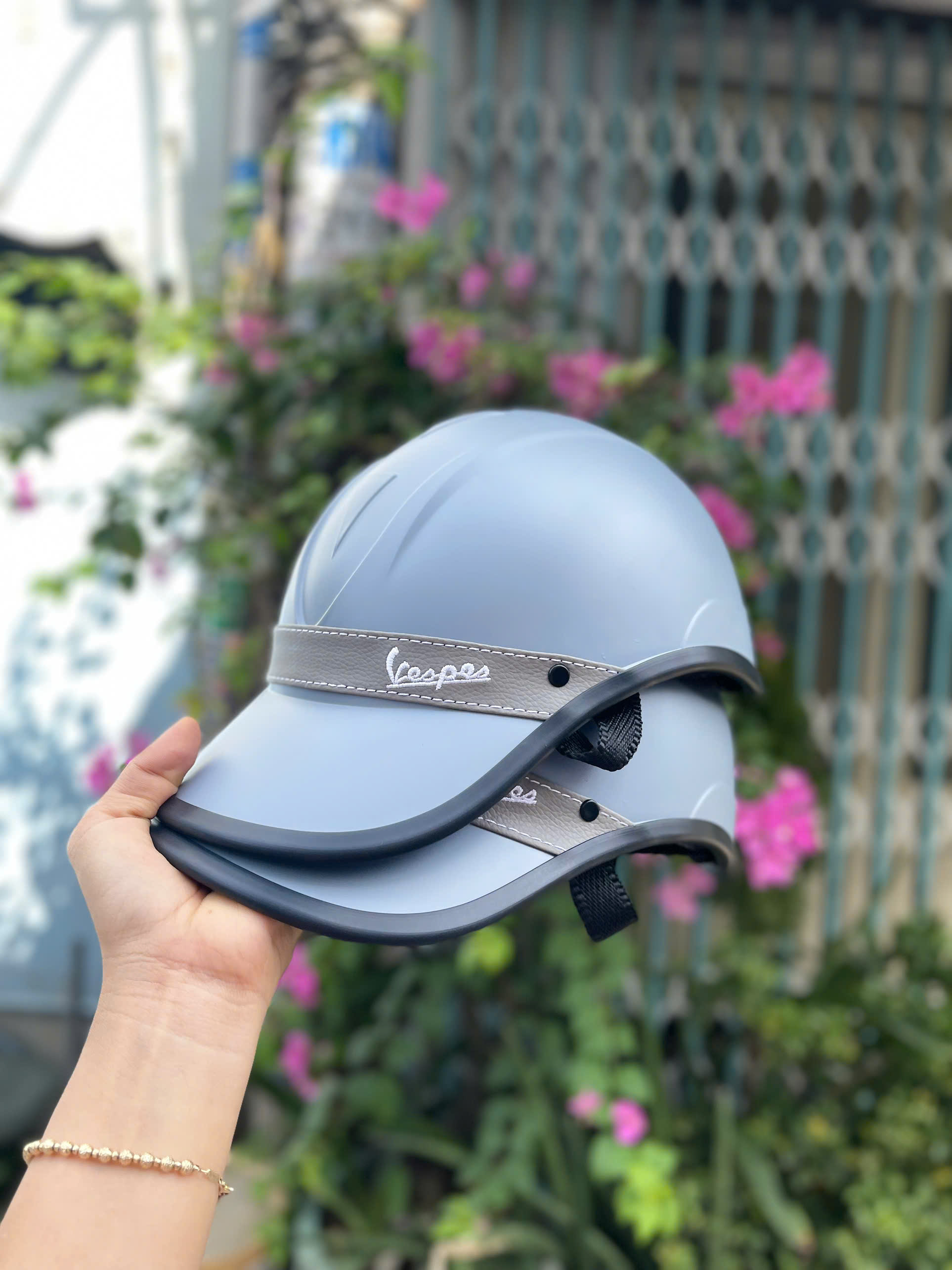 Nón bảo hiểm kết  vespa xẻ đầu thoáng mát, chất liệu nhựa dẻo bền chắc, phối màu đẹp,