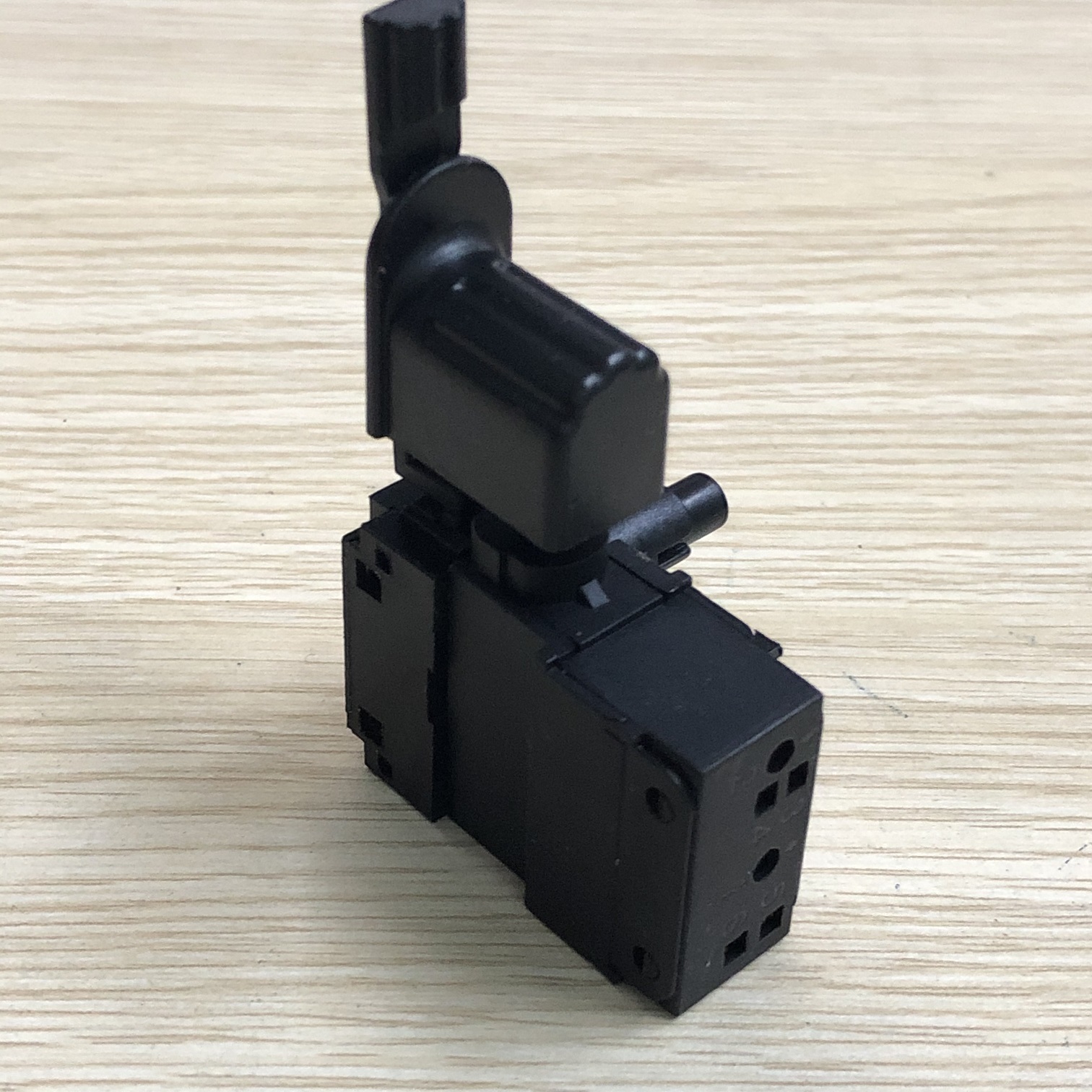 Công tắc máy khoan Crown và Maktec đầu 6mm FA2-12/1BEK