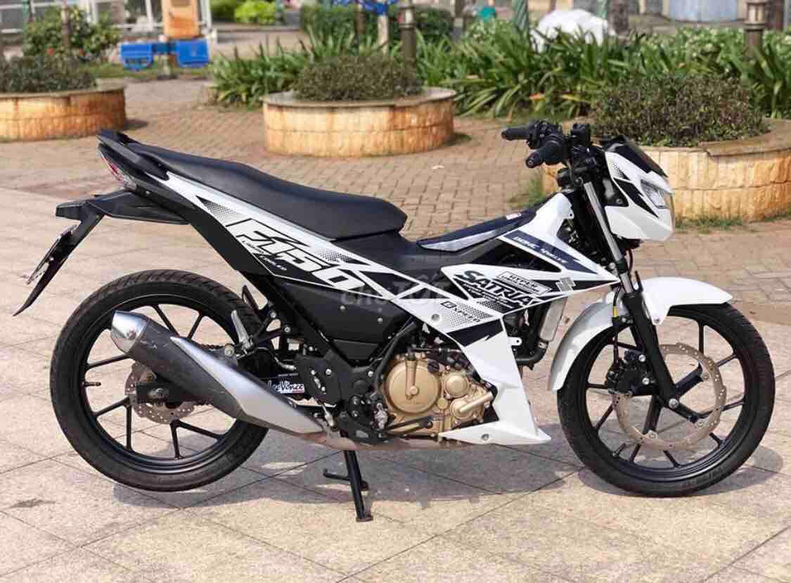 Tem rời Satria Fi 150 trắng đen