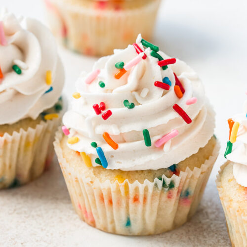 Lót giấy Cupcake Trắng 3cm x 4.5cm (xấp)