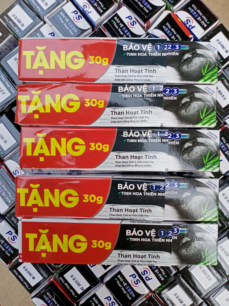 Combo 5 típ Kem Đánh Răng P/S Than Hoạt Tính (mini 30g)