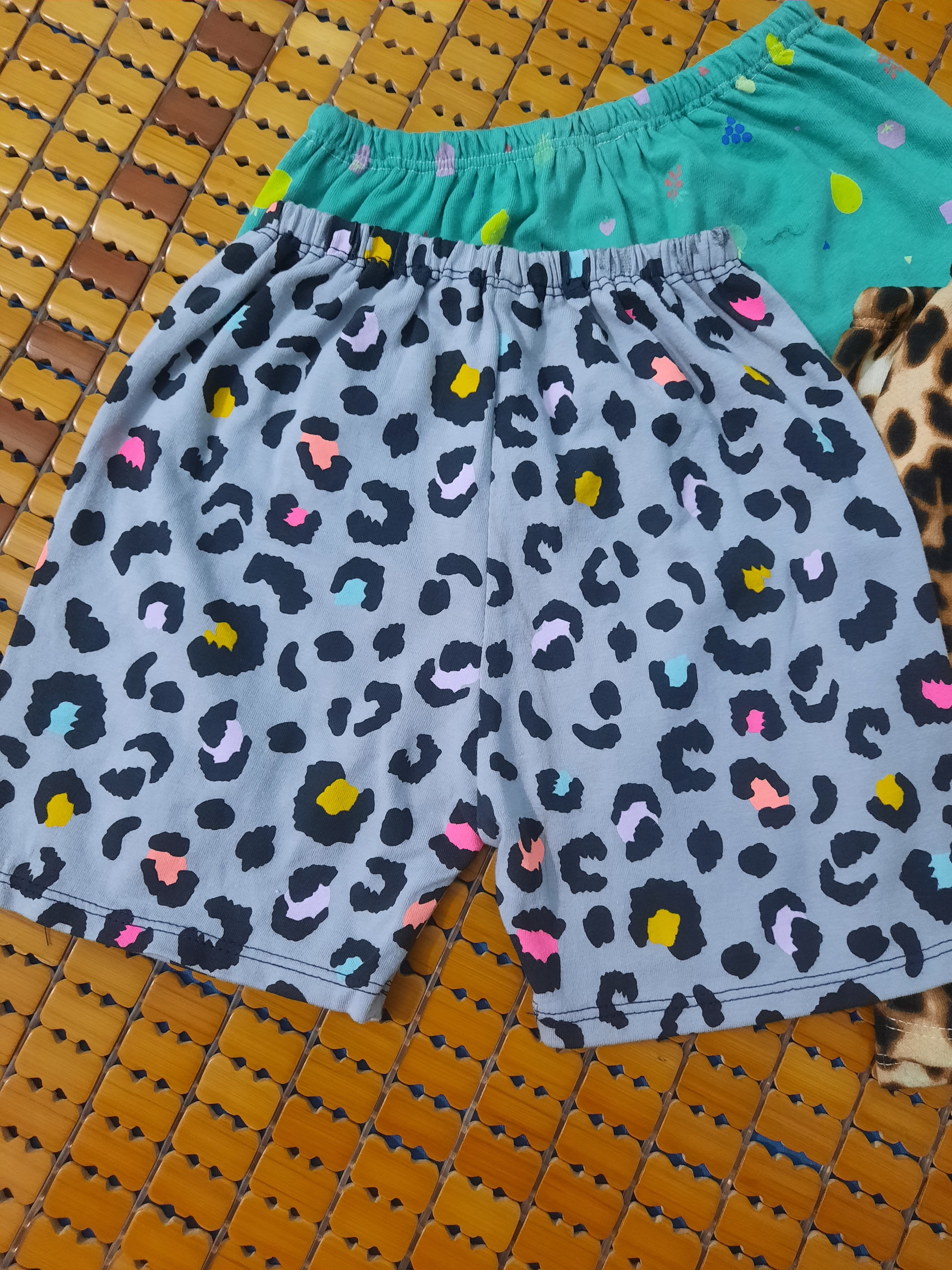 Combo 4 quần đùi vải coton loại đẹp  cho bé ( 2-35kg)