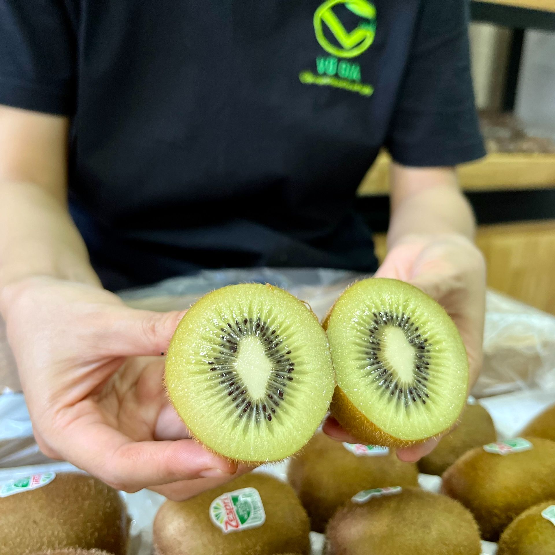VG FARM Kiwi Xanh Zespri New Zealand - ngọt thanh mát, trái cứng đanh