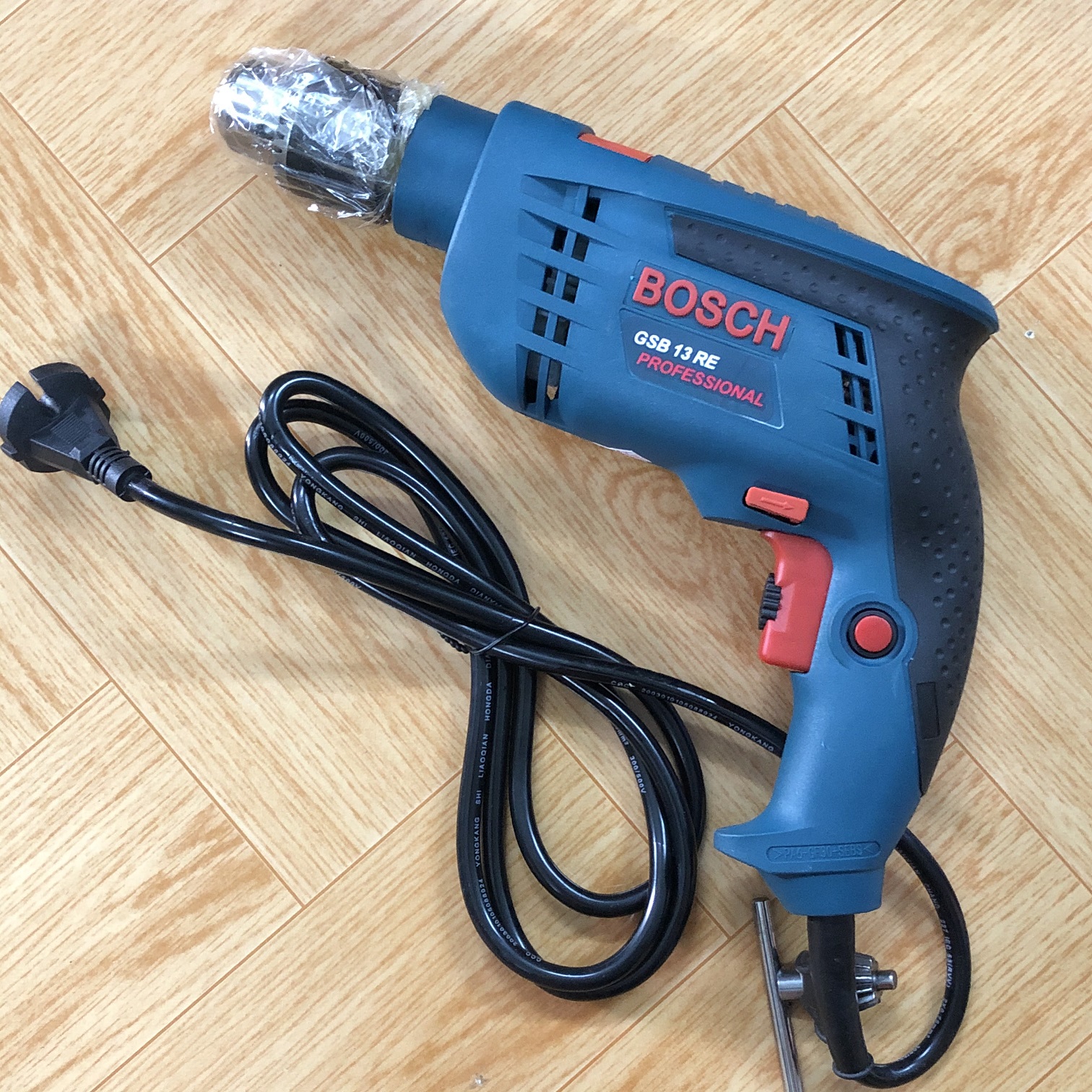 Máy khoan 13mm BOSCH GSB 13RE 600W (Tặng bộ 5 mũi khoan)