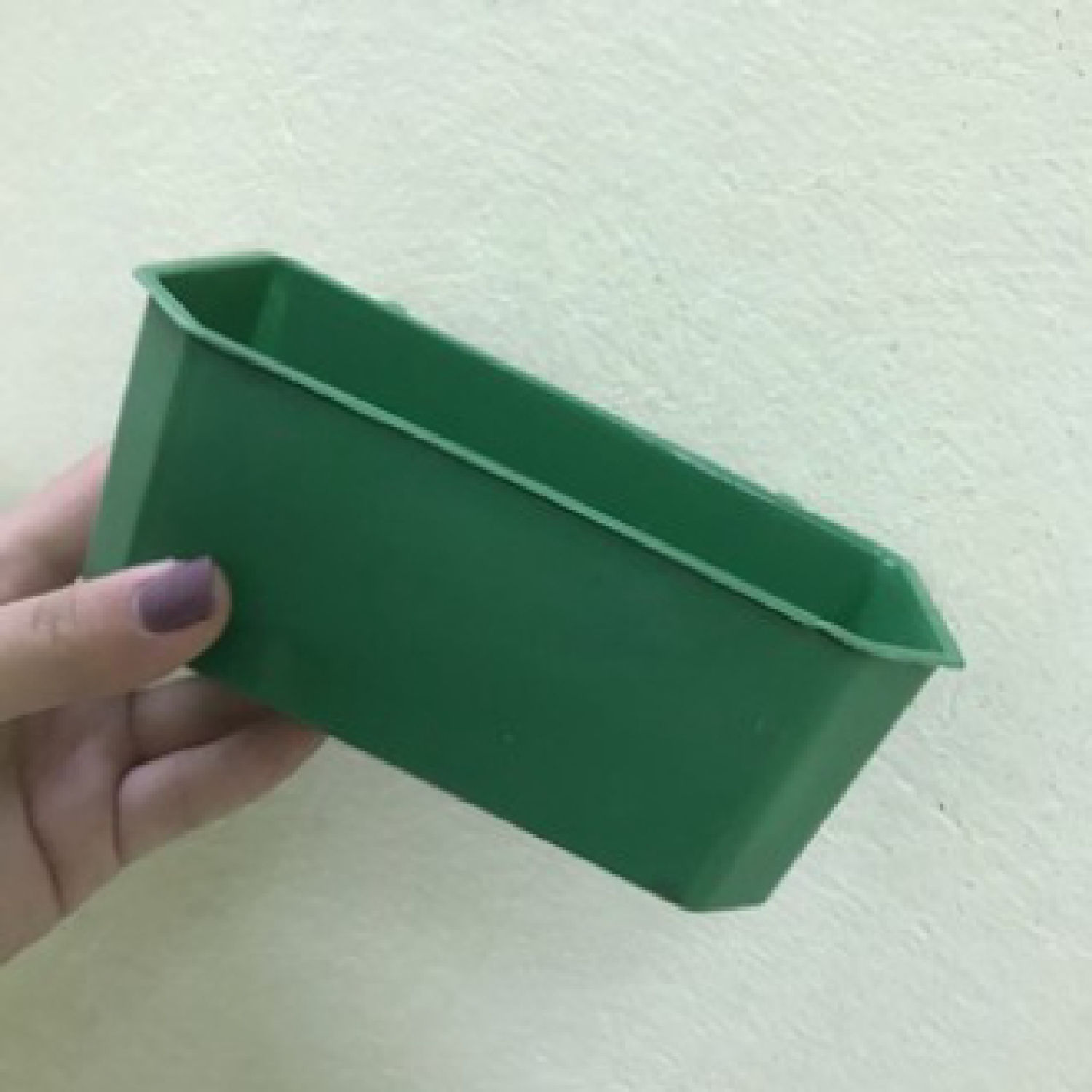 MÁNG ĐỰNG THỨC ĂN CHO GÀ CHIM BỒ CÂU