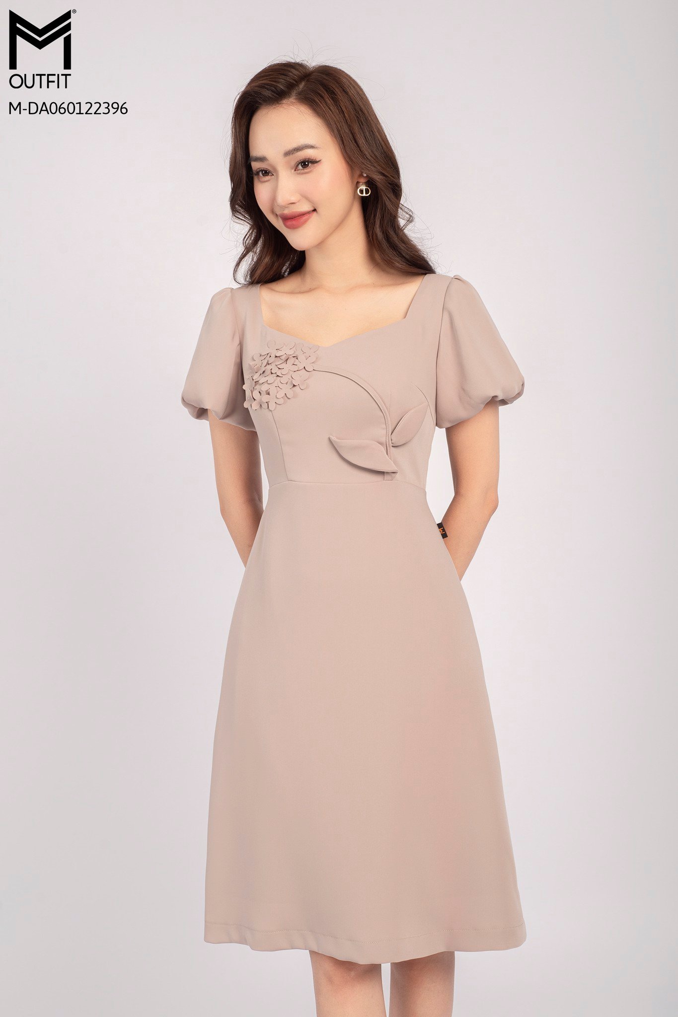 Đầm cổ u đính hoa 3d - mmoutfit