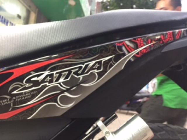 Tem Samurai Satria ( Raider ) Rời xe đen - tem đỏ