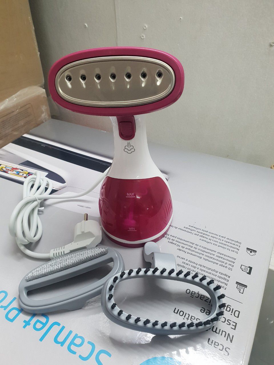 [HCM]BÀN LÀ HƠI NƯỚC CẦM TAY LOCK&LOCK- ENI241