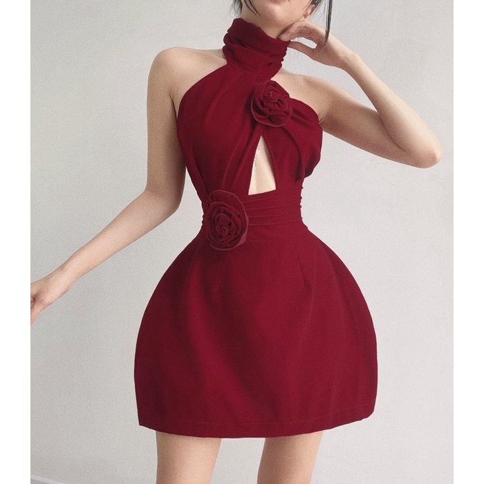 Đầm Cổ Yếm Đính Hoa Cut Out Sang Trọng