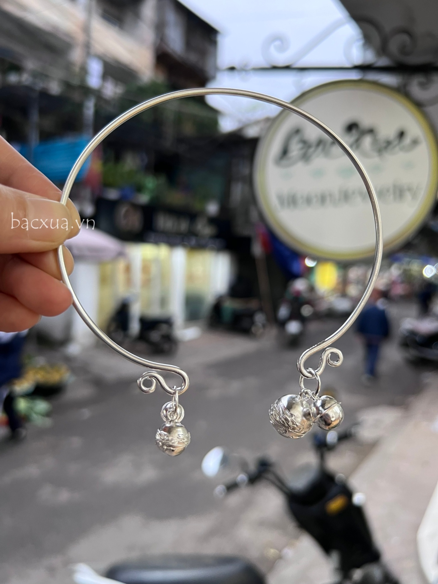 KIỀNG CHÂN CHUÔNG HOA CÚC BẠC NGUYÊN CHẤT 99