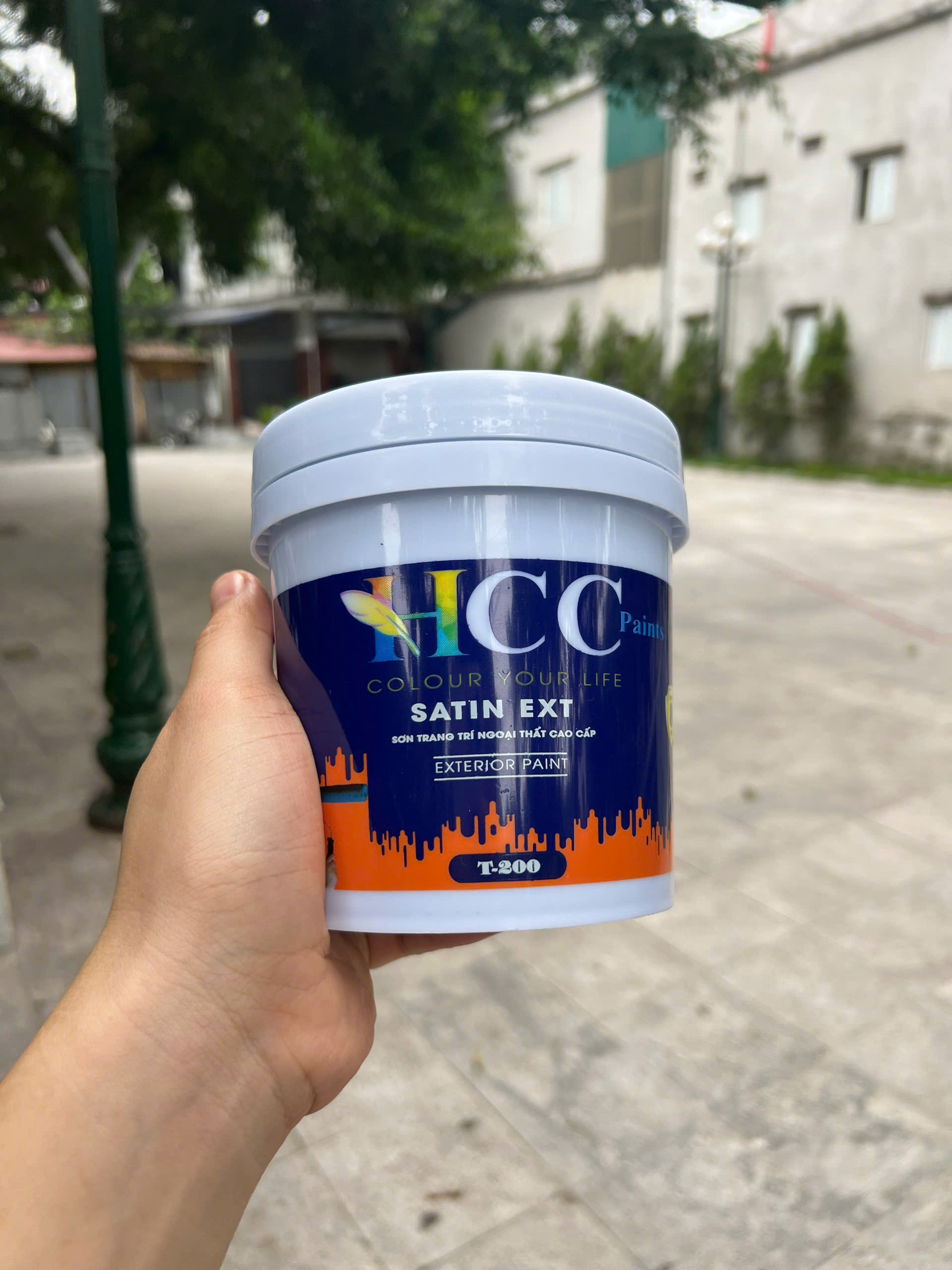 Sơn chậu màu gạch non ngoại thất cao cấp và cọ quét sơn