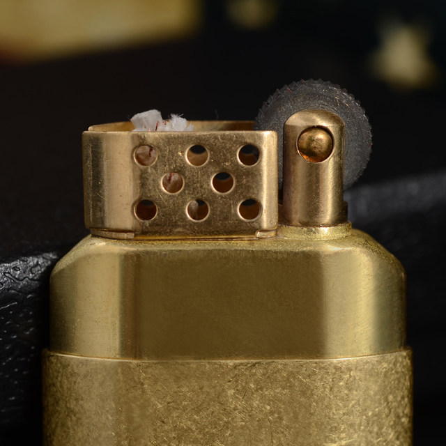 Hộp Quẹt Bật Lửa xăng đá Zorro Z-516