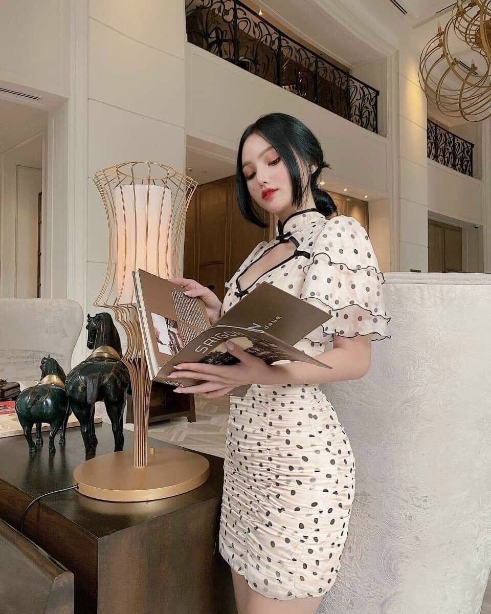 Đầm bi body dúng cổ tàu quyến rũ