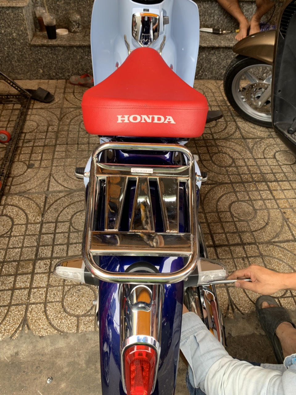 Ba ga sau xe cub 125 inox