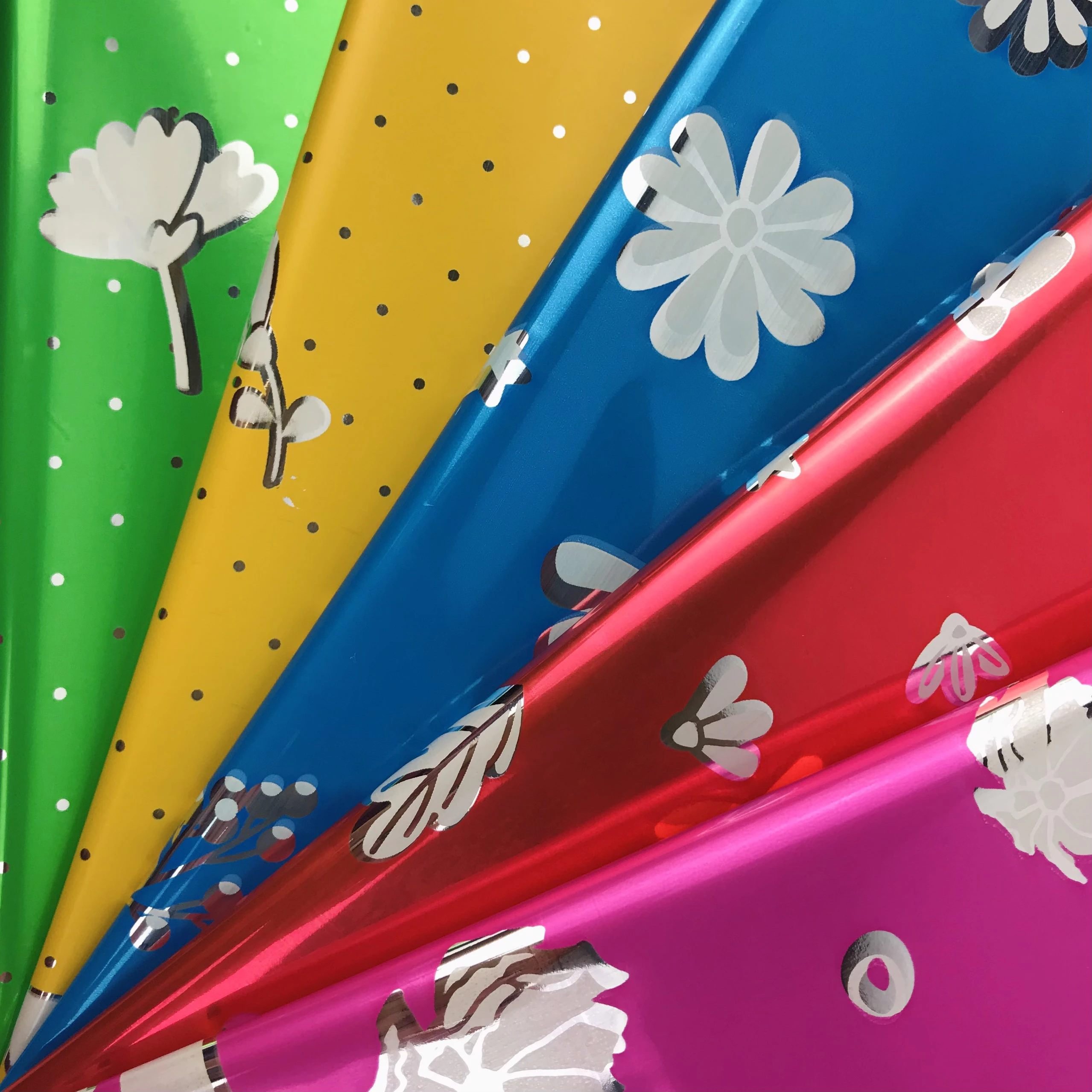 Giấy kiếng gói quà kích thuớc 70x100cm, giấy bóng kiếng gói quà nhiều màu