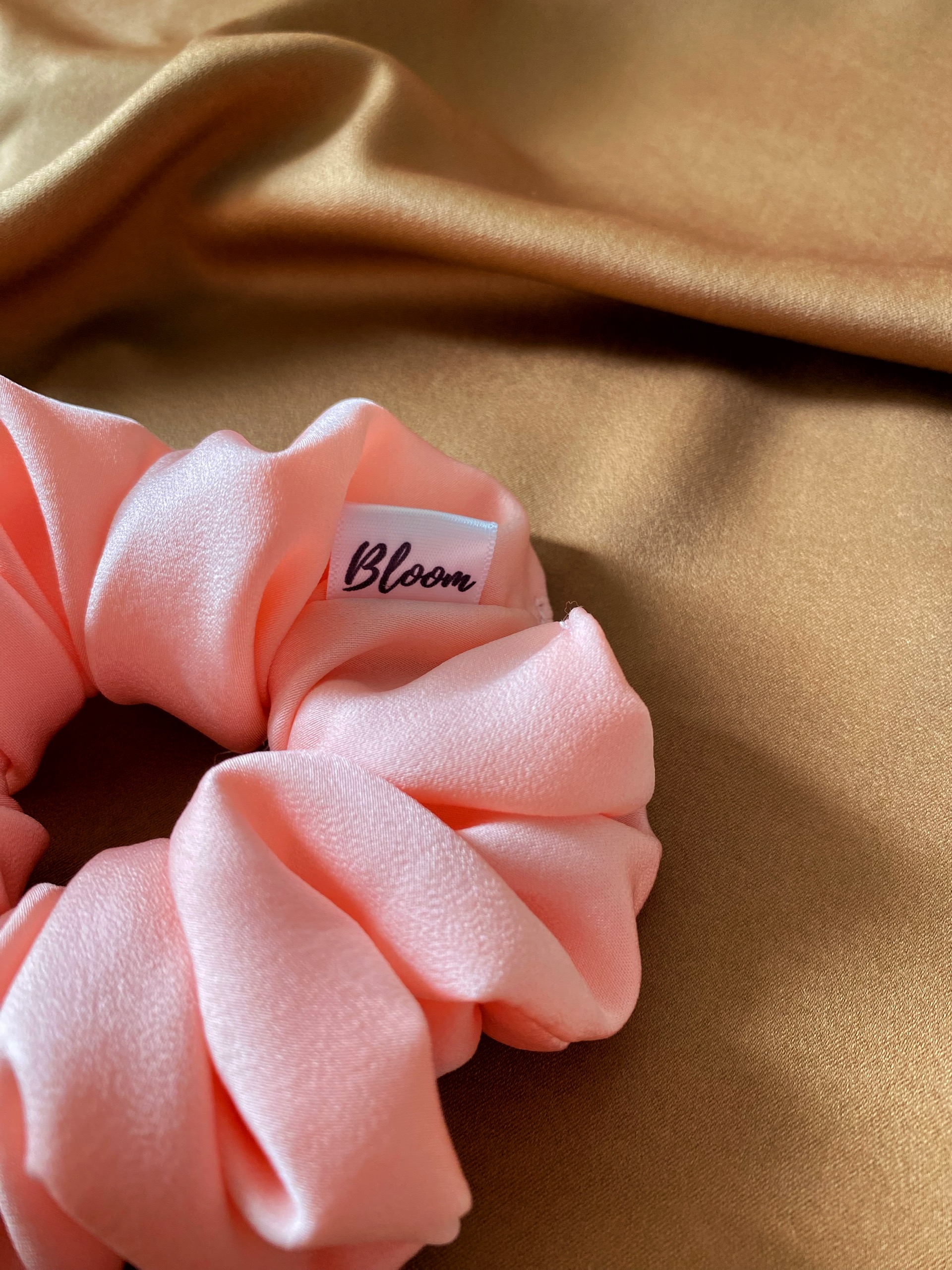 Dây cột tóc lụa ngọc trai màu hồng sáng _ Mini_Scrunchies