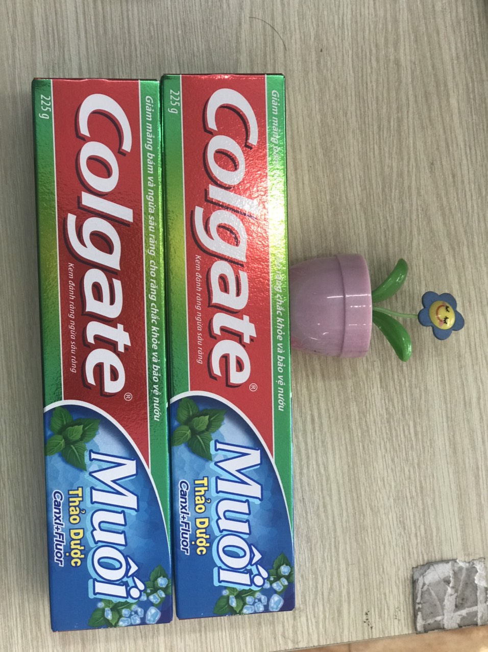 Combo 2 Kem đánh răng Colgate muối thảo dược Canxi + Flour 225g