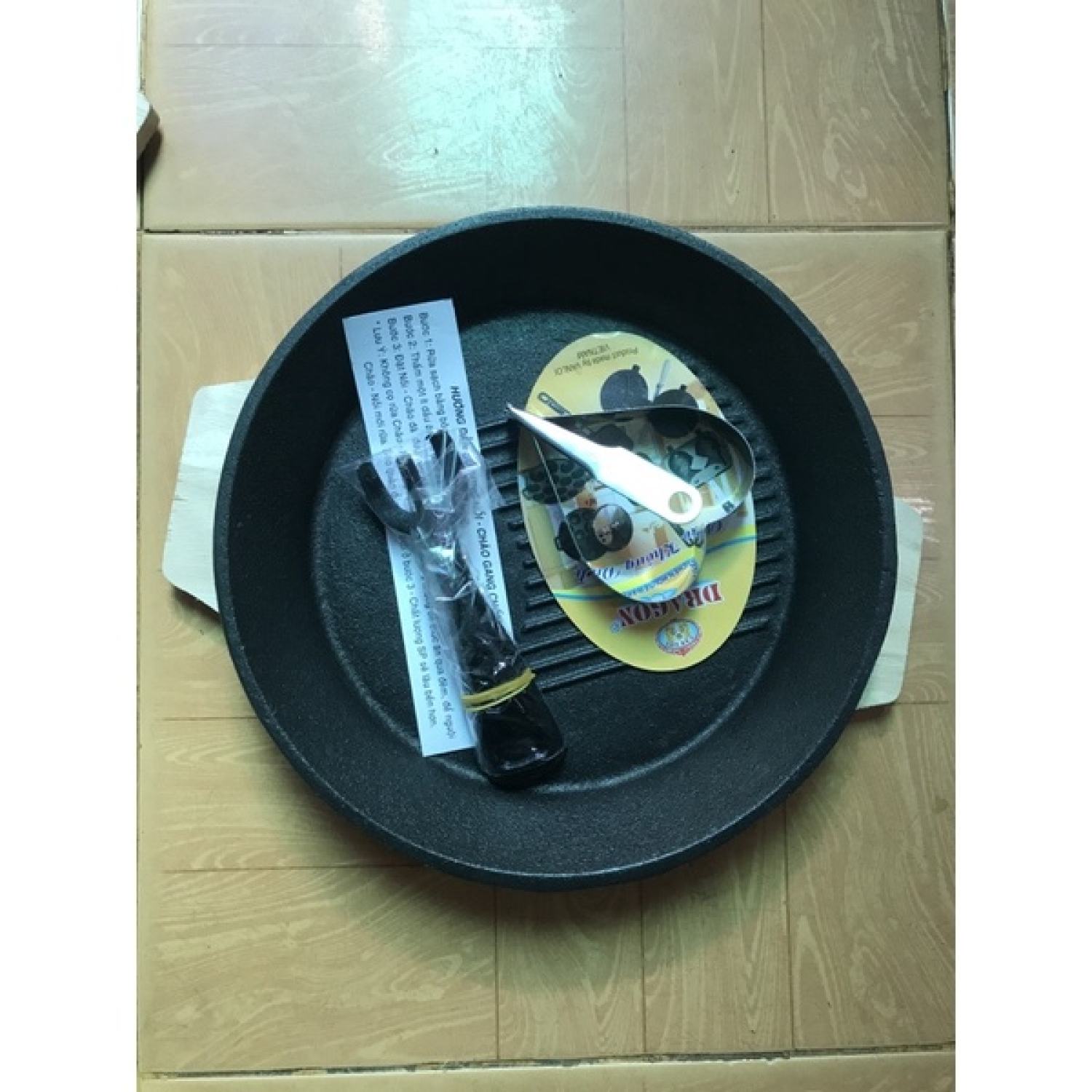 Khay gang chống dính làm beefsteak kèm đế gỗ chảo gang bò né chảo gang bánh xèo chống dính hãng Vạn lợi đủ size