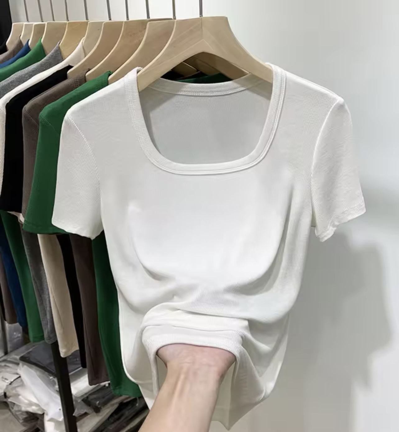 Áo Thun Nữ, Áo Kiểu Nữ Cổ Tròn, Tay Ngắn, Vải Gân Co Giãn Tốt, Ôm Body mềm mịn mát, phối đồ siêu xinh, đi cafe, đi chơi đều xinh