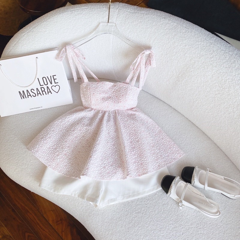 Áo baby doll phối dây nơ.