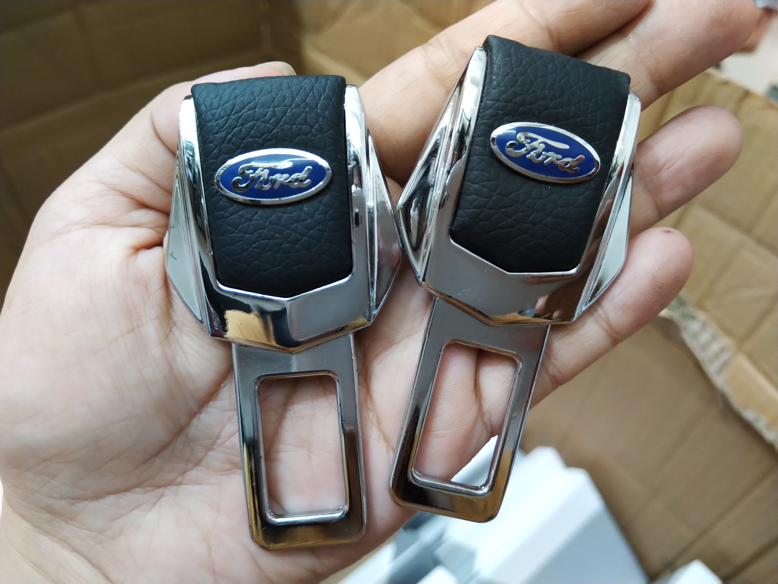 Chốt an toàn oto logo FORD