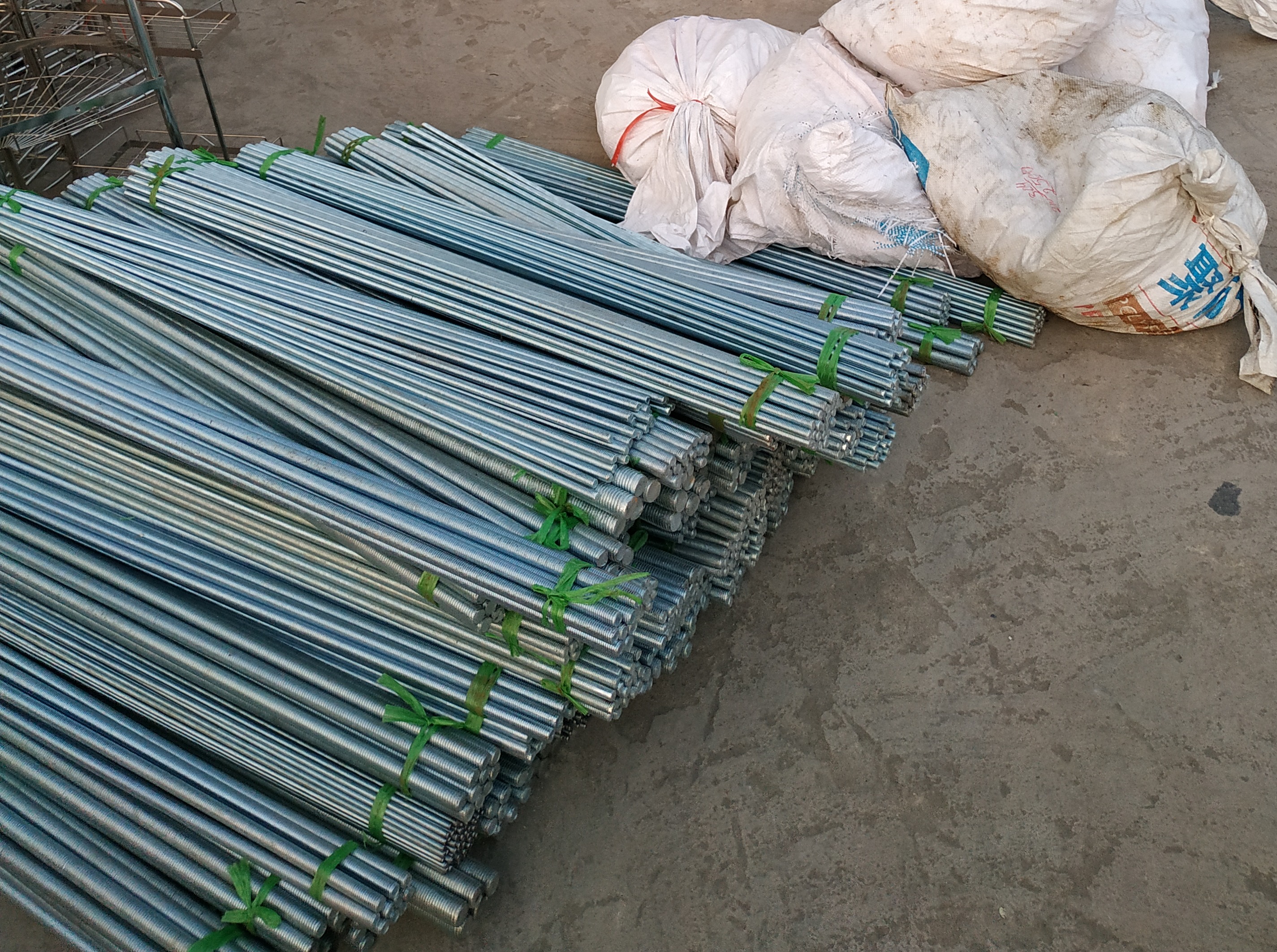 ty ren 12mm, thanh ren phi 12 dài 1 mét