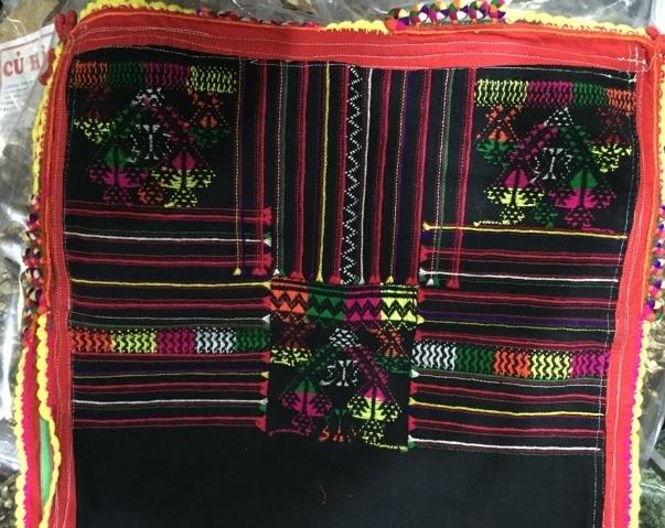 Khăn Piêu Dân  Tộc Thái