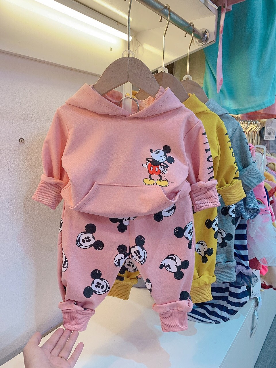 Set nỉ da cá họa tiết Mickey cho bé