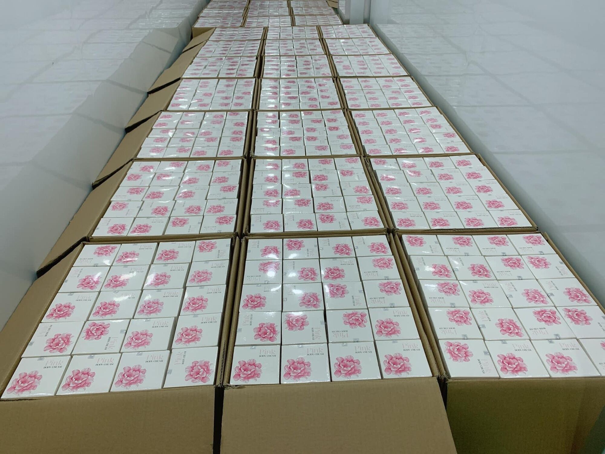 Kem Trắng Da Body Pink-Trắng cho da đen lì