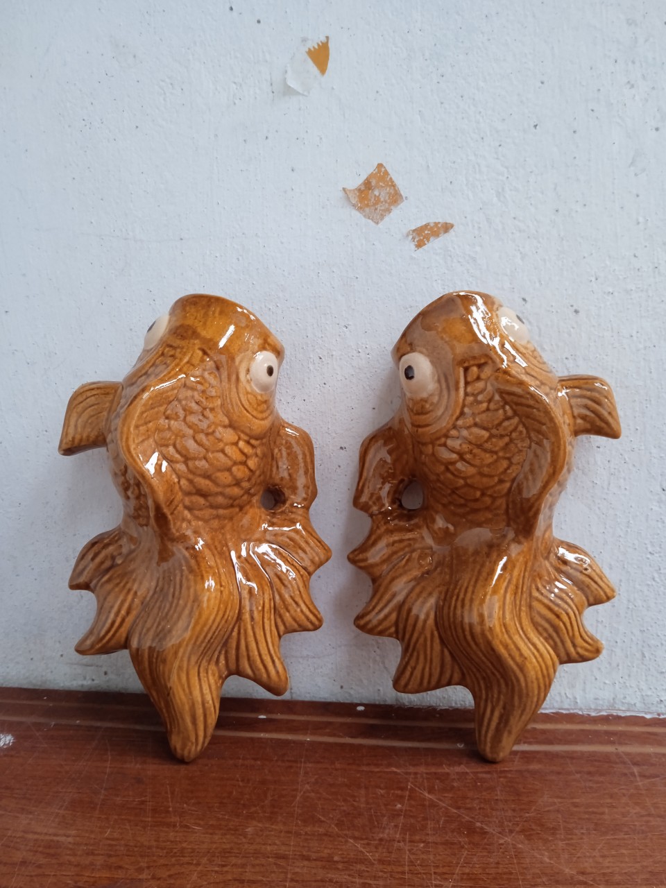 Bình hoa treo tường cá men nâu đỏ ( 2 con)