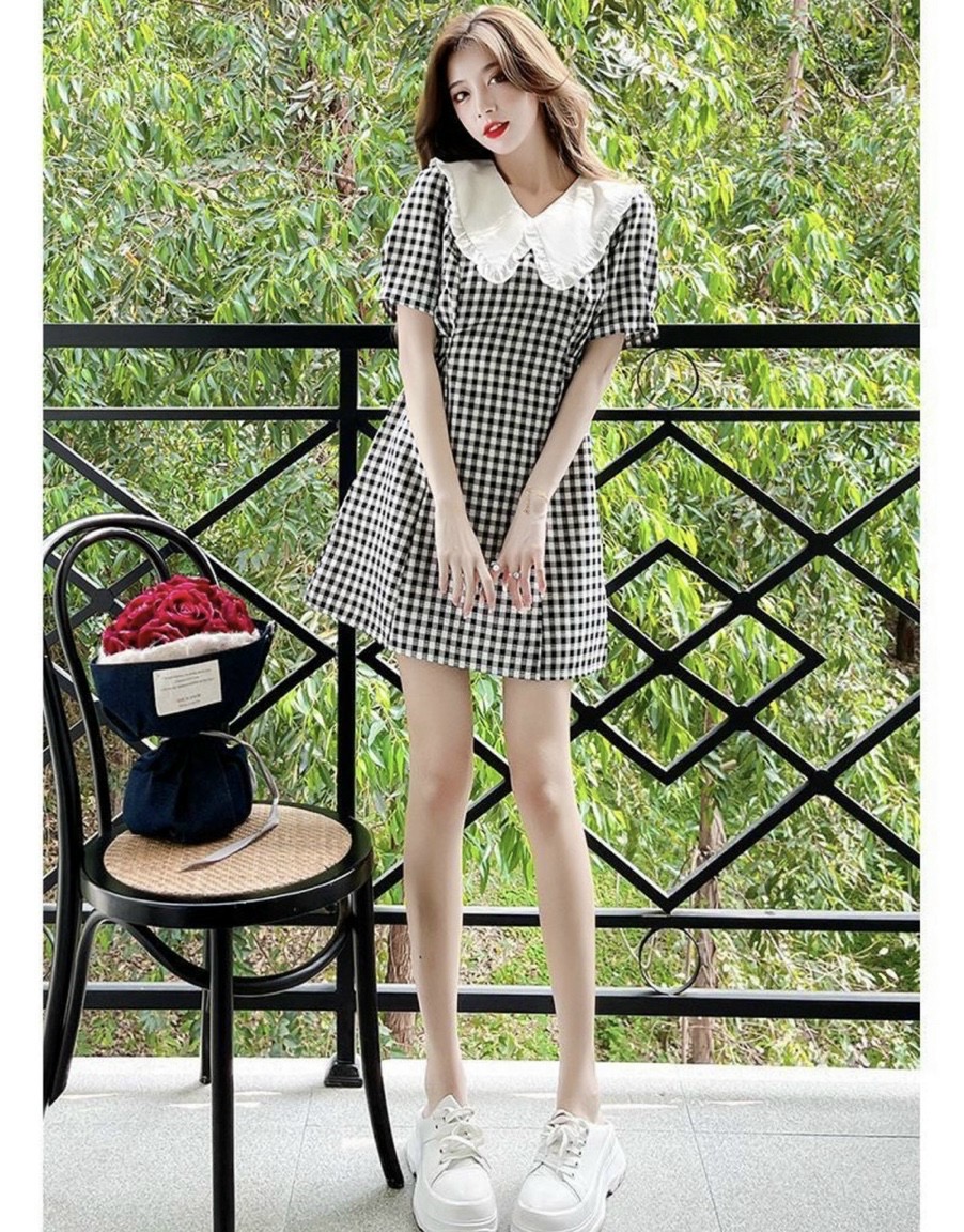 Đầm caro đen cổ trắng thắt nơ