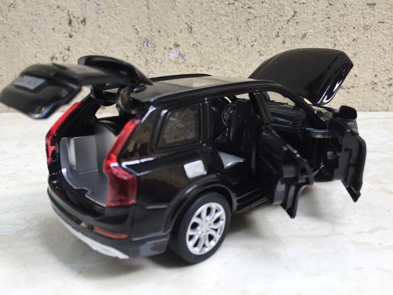 Mô hình xe Ô tô VOLVO XC90 1:32