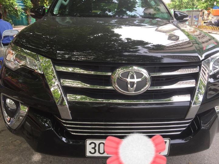 Bộ ốp Mặt Calang trên dán cho xe Toyota Fortuner 2017-2023