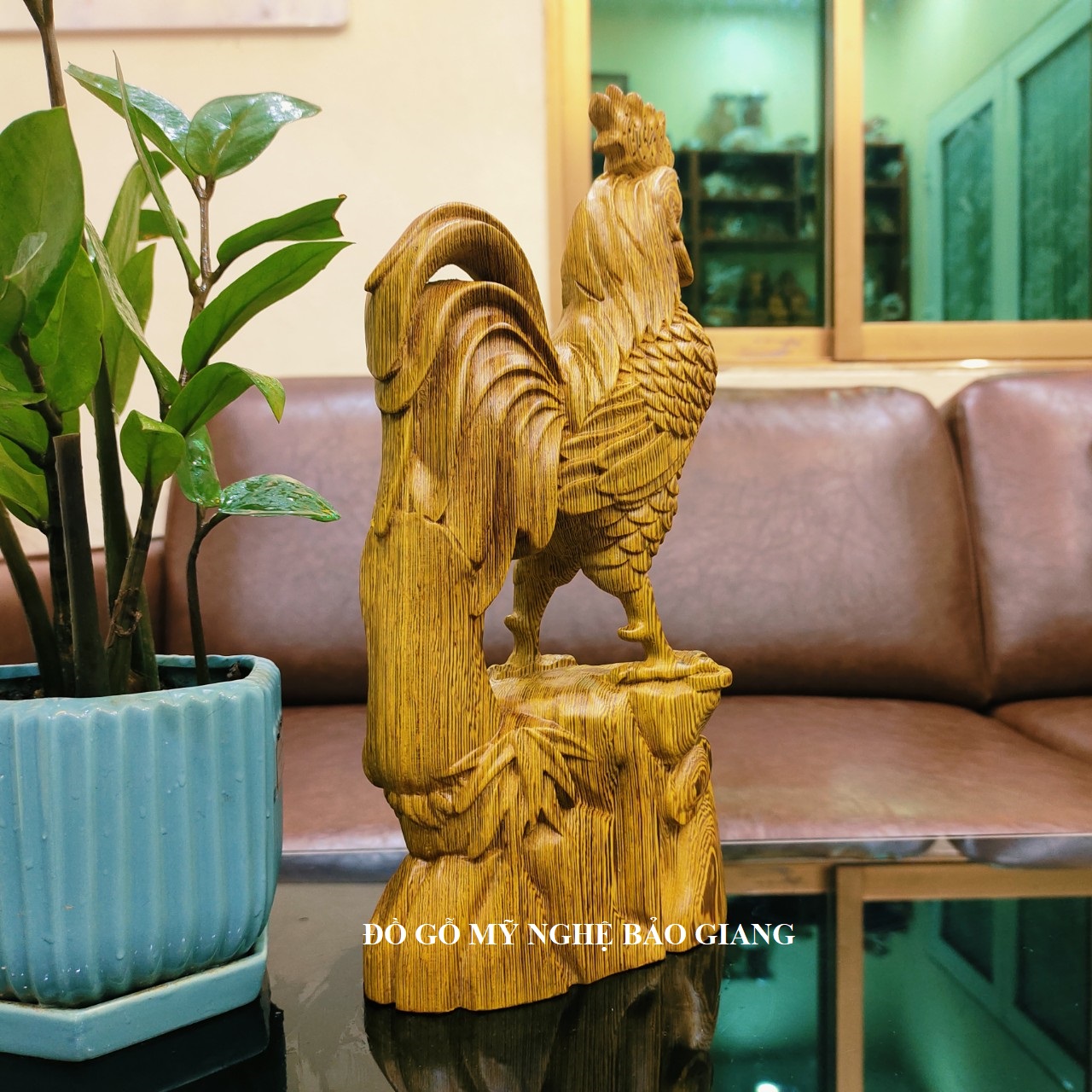 Tượng con gà gỗ mun đuôi công cao 20 cm