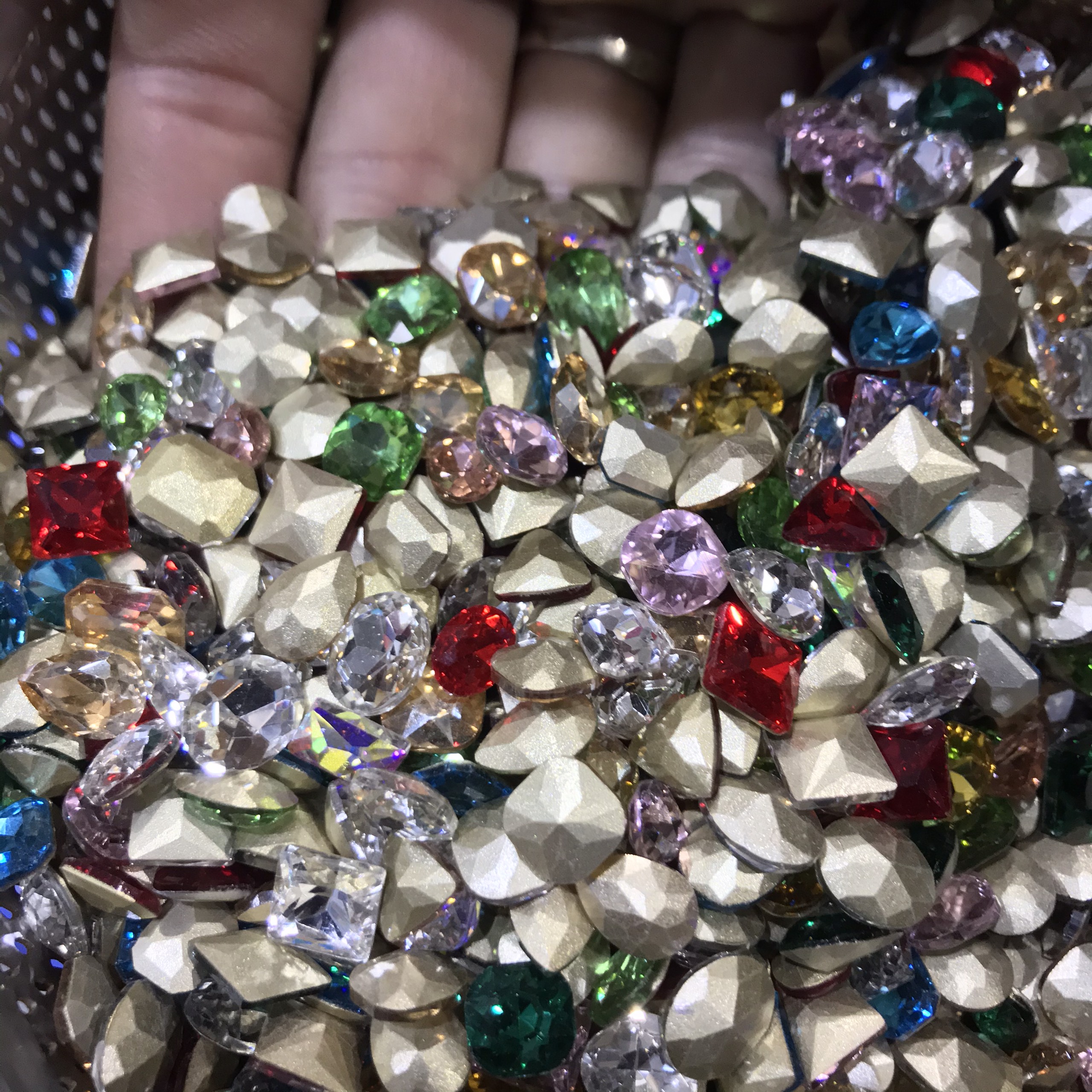 Đá Khối Gắn Móng 30 viên 30k Mix Hình
