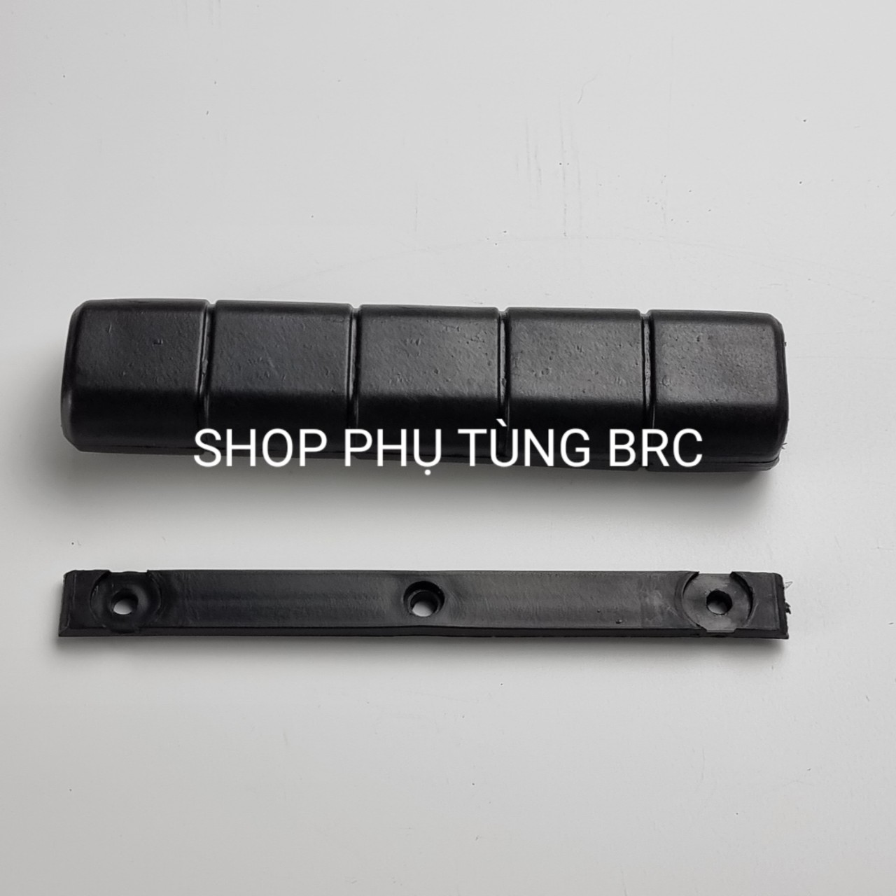 Cao su quai yên sau xe DREAM II ( SL: 1 cục cao su lắp vào quai yên xe DREAM II )